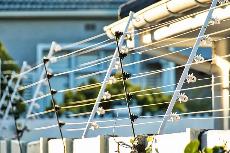 Electric pulse security topping - Professional fence-top-security-systems fencing system