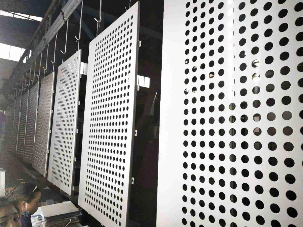 choix de matiere pour metal perfore: aluminium, revêtement PVDF